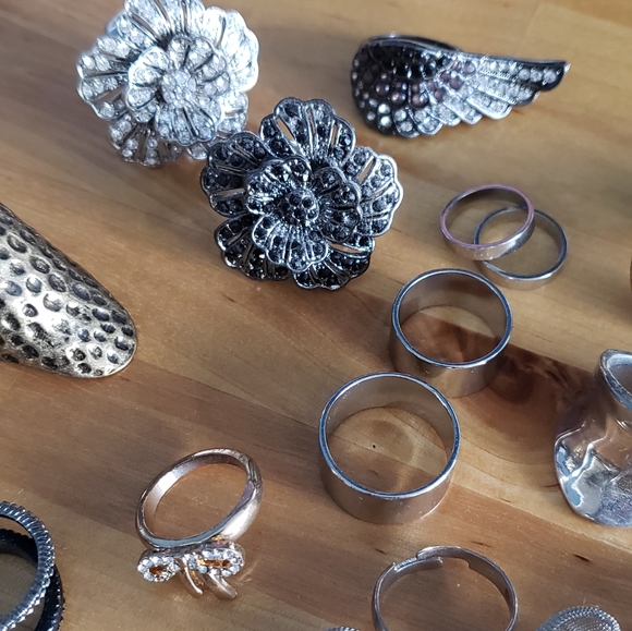 Costume Jewelry Rings - 34 pieces - Picture 4 of 6